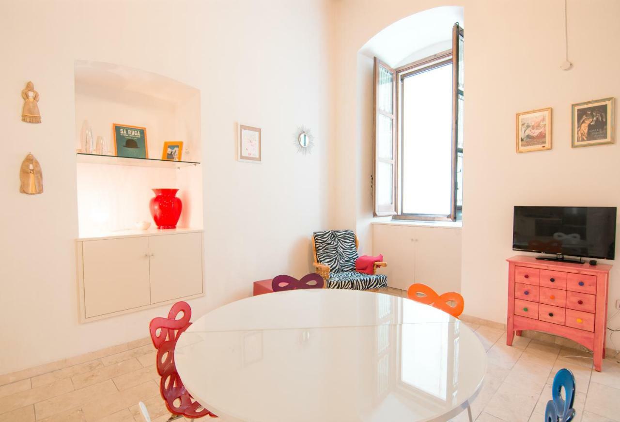 Modern Apartment In Historic Building Cagliari Ngoại thất bức ảnh