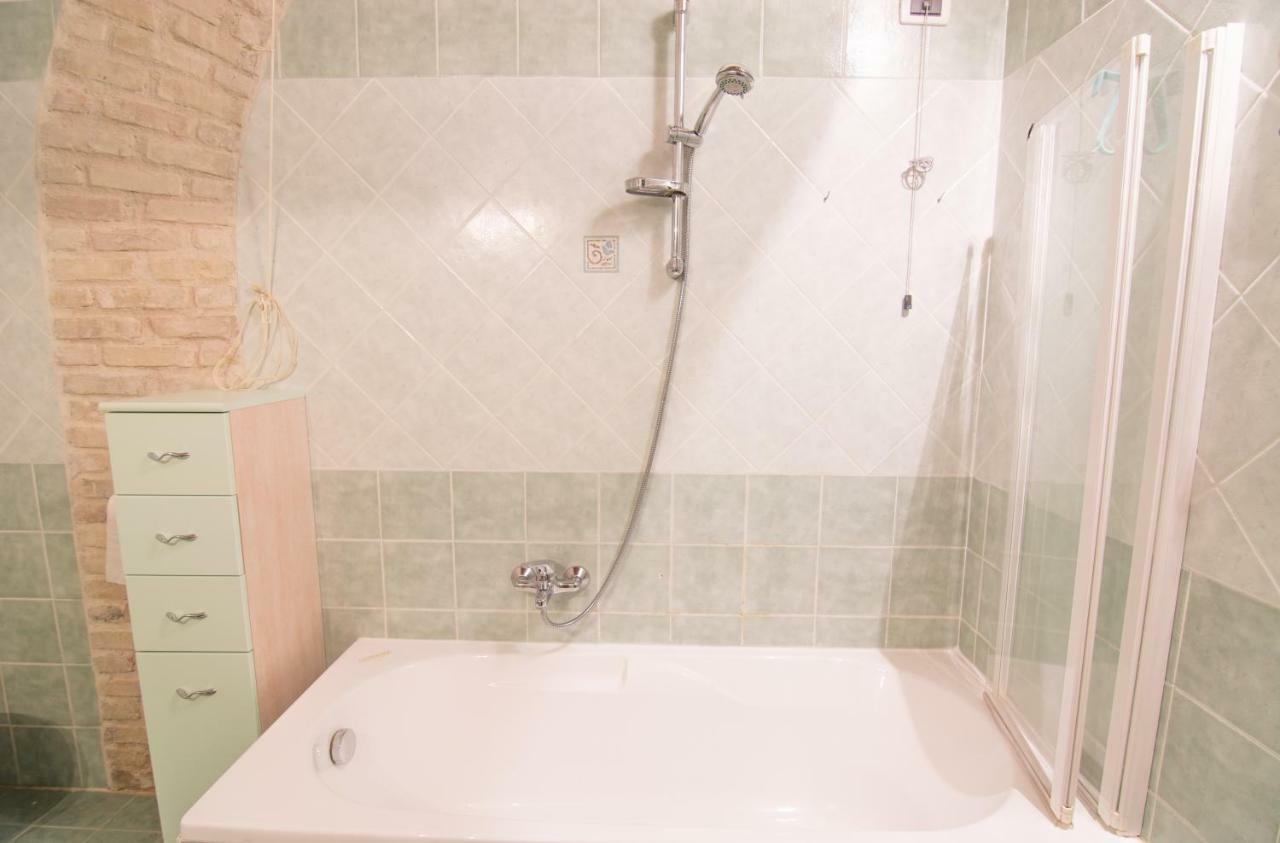Modern Apartment In Historic Building Cagliari Ngoại thất bức ảnh