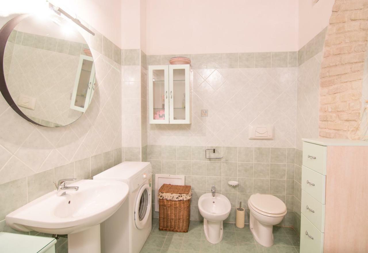 Modern Apartment In Historic Building Cagliari Ngoại thất bức ảnh