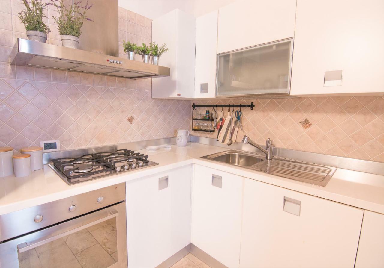 Modern Apartment In Historic Building Cagliari Ngoại thất bức ảnh