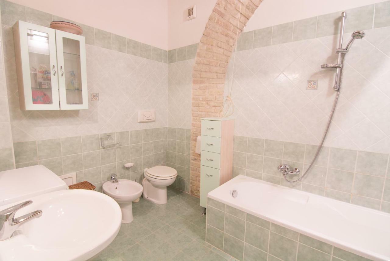 Modern Apartment In Historic Building Cagliari Ngoại thất bức ảnh